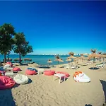 Sunny Sanny Parking Free Apartman *